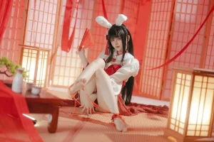 屿鱼《碧蓝航线 大山·祈愿的巫女兔》主题写真：58张全套美图