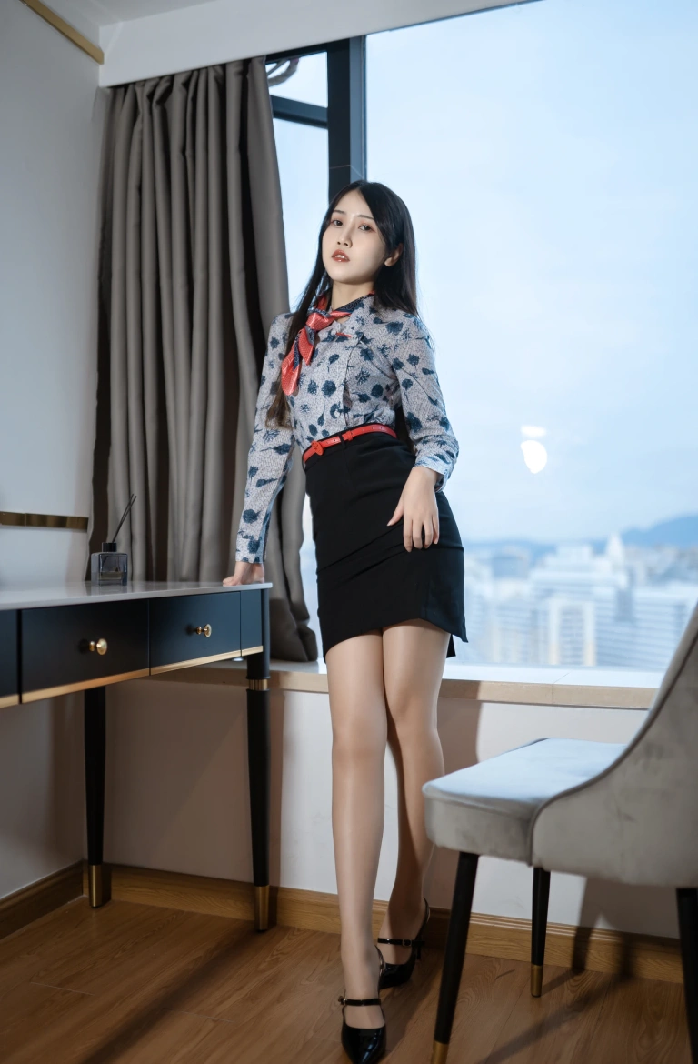 不呆猫《东航空姐制服》主题写真：66张全套美图，含1个视频