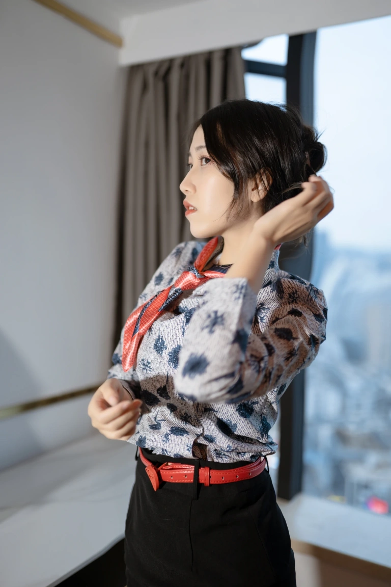 不呆猫《东航空姐制服》主题写真：66张全套美图，含1个视频