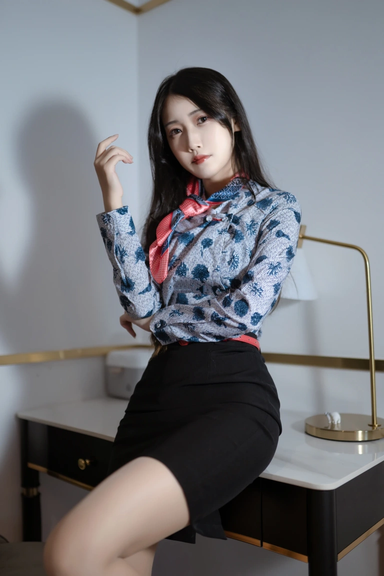 不呆猫《东航空姐制服》主题写真：66张全套美图，含1个视频