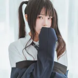 桜桃喵《桜桃未熟2 冬季制服丝秀》主题写真：45张全套美图