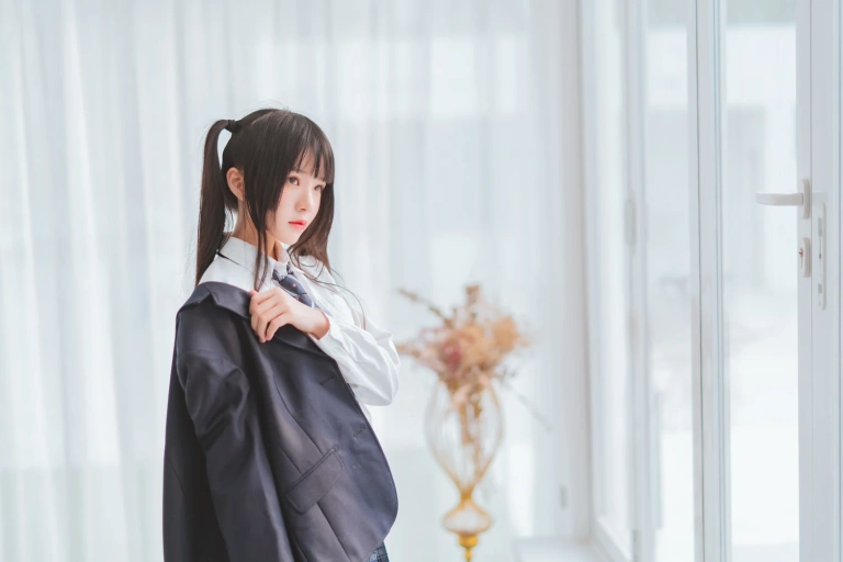 桜桃喵《桜桃未熟2 冬季制服丝秀》主题写真：45张全套美图