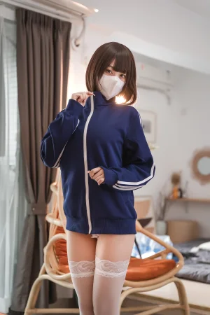蜜汁猫裘《草莓圣代》主题写真：45张全套美图，含4个视频