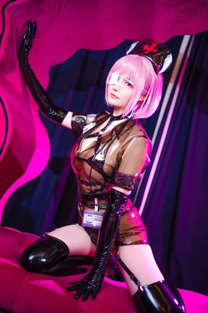 星之迟迟《透明护士》主题写真：46张全套美图