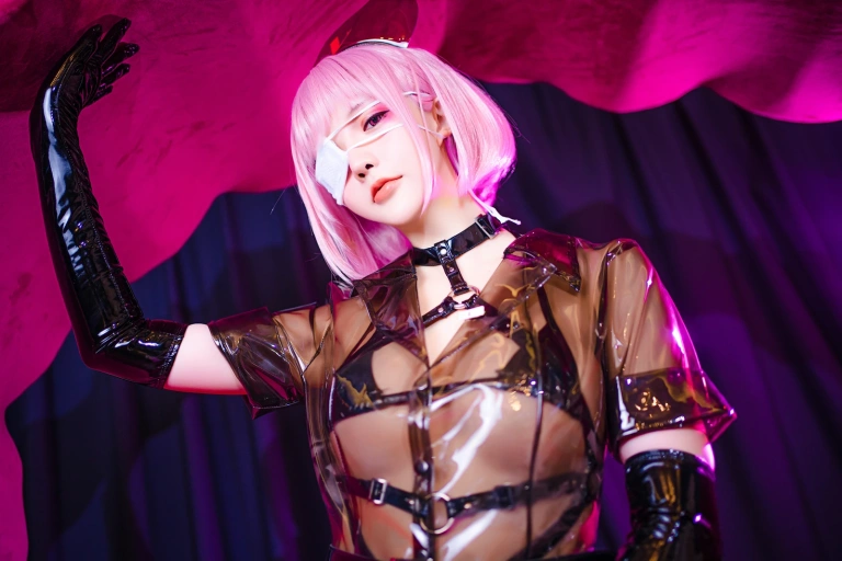 星之迟迟《透明护士》主题写真：46张全套美图
