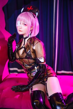 星之迟迟《透明护士》主题写真：46张全套美图