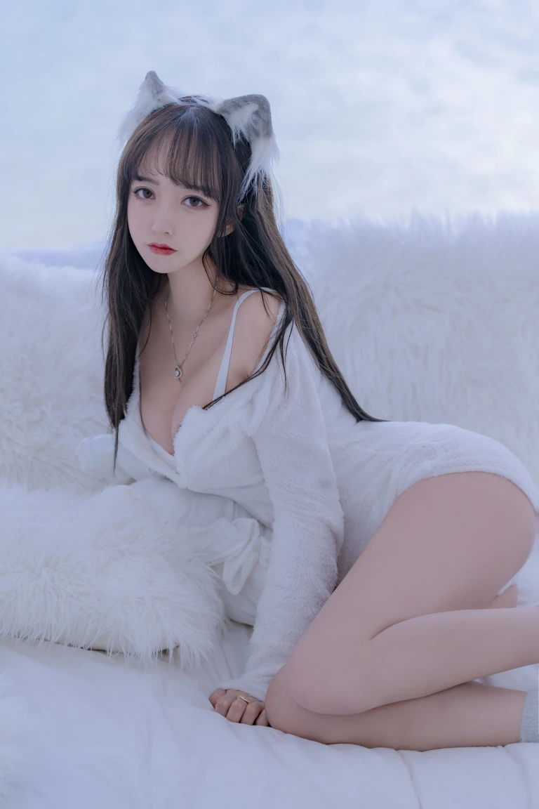 过期米线线喵《小狼》主题写真：56张全套美图