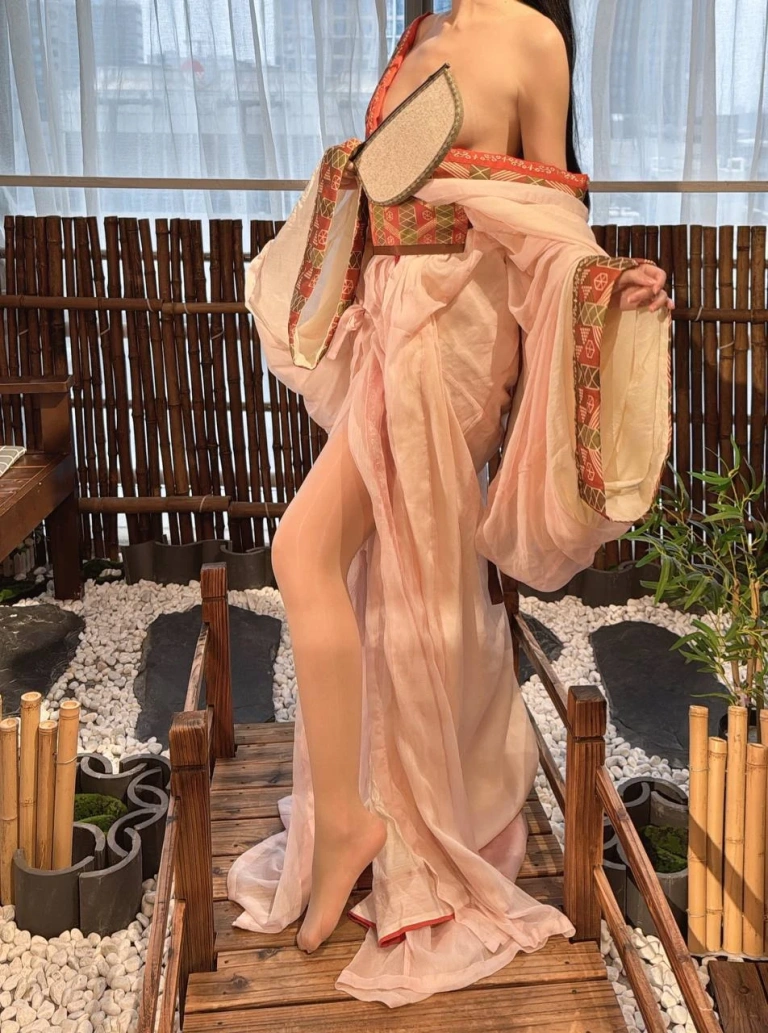 不呆猫《B站舰长福利》主题写真：129张全套美图，含2个视频