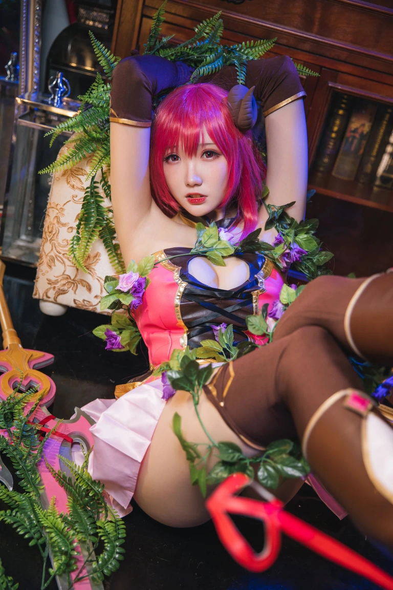 瓜希酱《公主连结 支仓伊绪》主题写真：22张全套美图