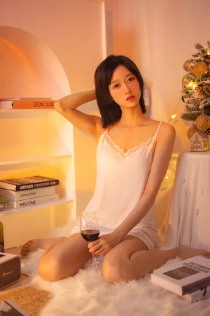 木棉棉《红酒好喝》主题写真：28张全套美图