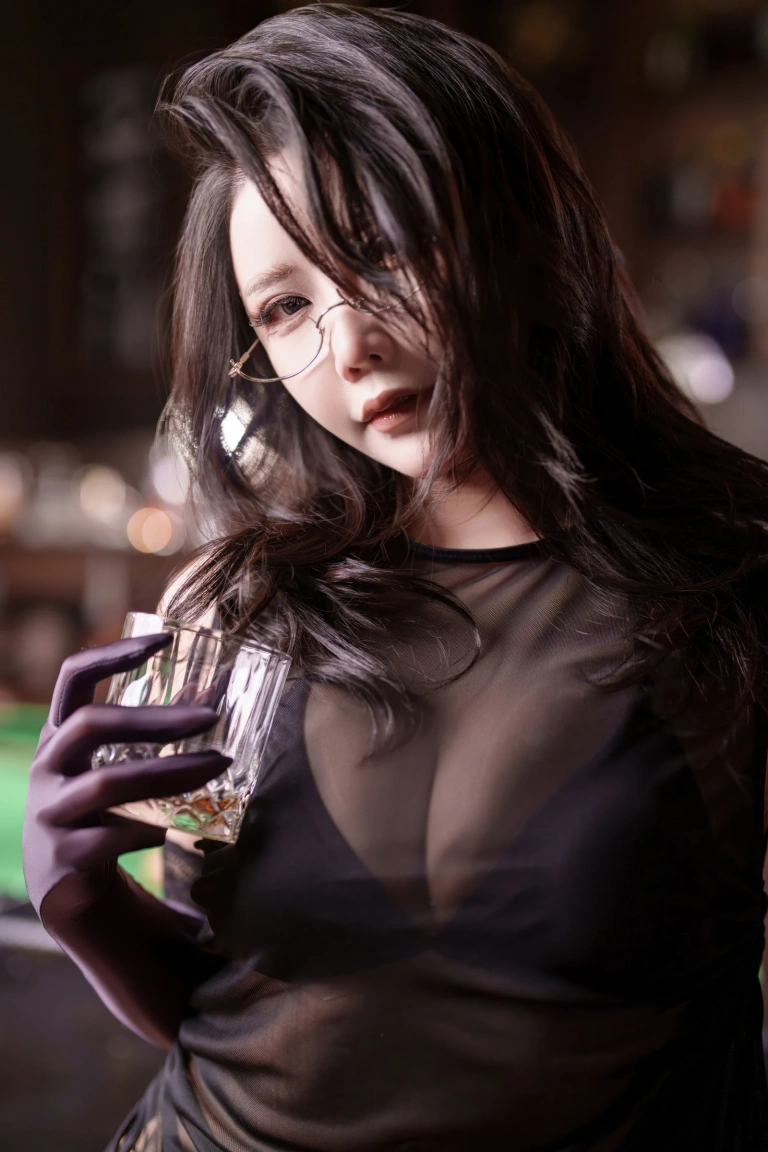 抱走莫子《黑色心情》主题写真：55张全套美图，含1个视频