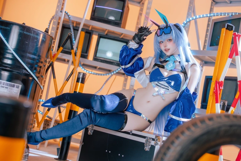 屿鱼《碧蓝航线 花园赛车服》主题写真：82张全套美图