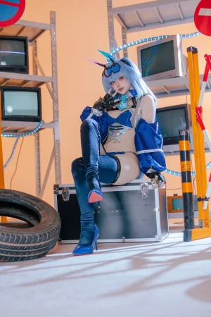屿鱼《碧蓝航线 花园赛车服》主题写真：82张全套美图