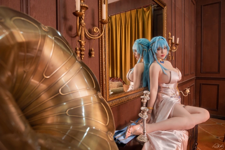 皮皮奶《Nikke胜利女神 海伦礼服》主题写真：57张全套美图，含1个视频