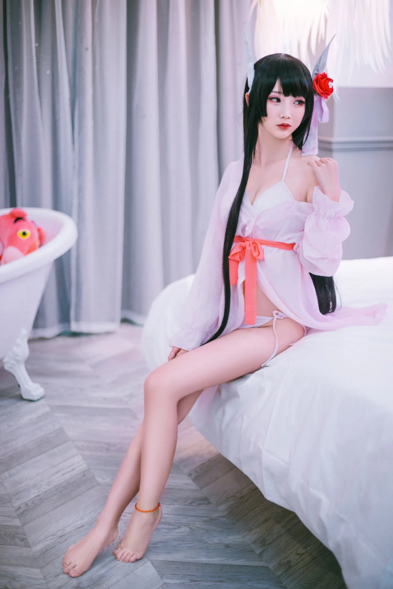 面饼仙儿《鲟睡衣》主题写真：17张全套美图
