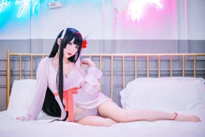 面饼仙儿《鲟睡衣》主题写真：17张全套美图