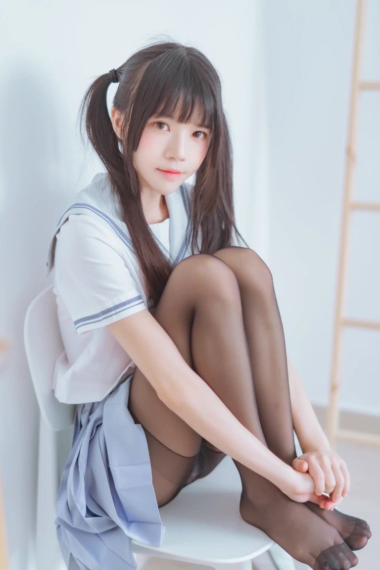 桜桃喵《桜桃未熟2 黑丝水手》主题写真：49张全套美图