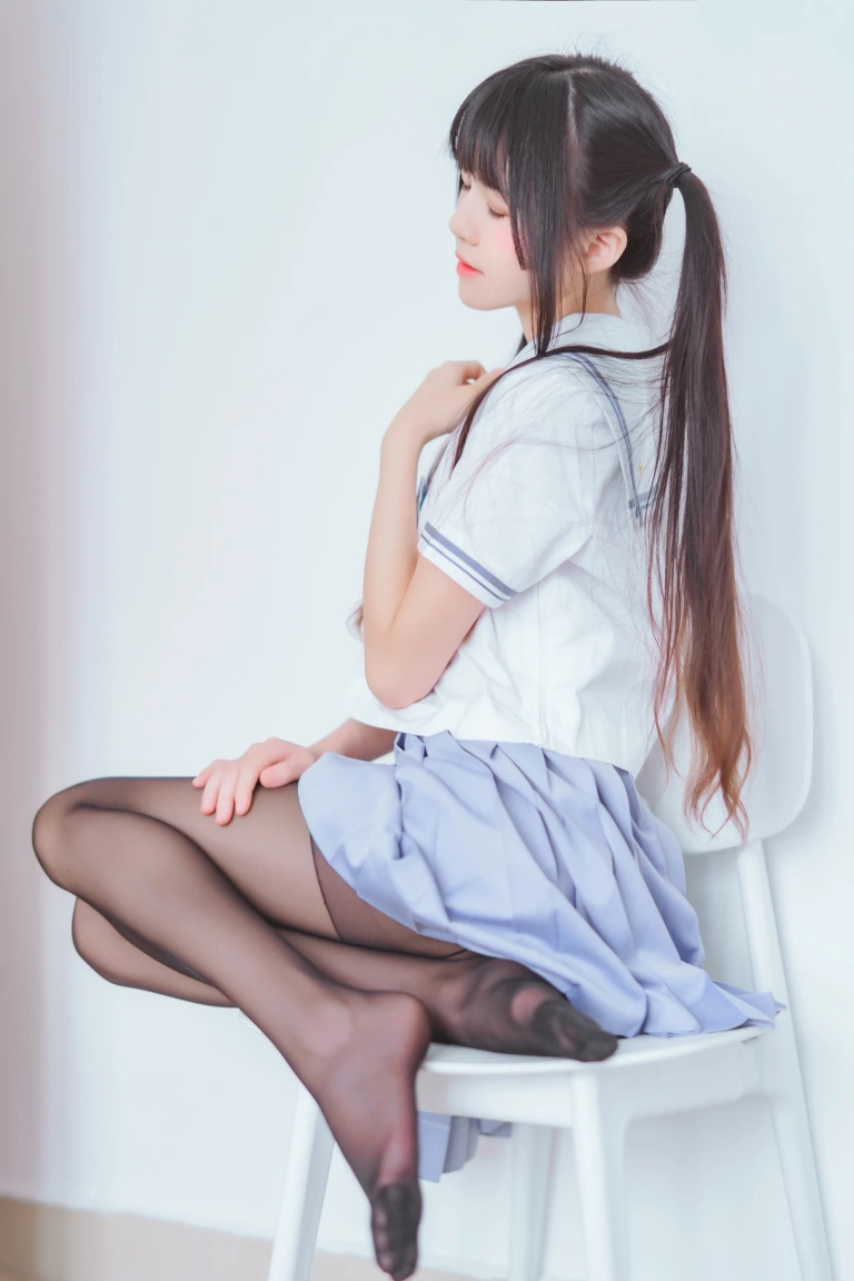桜桃喵《桜桃未熟2 黑丝水手》主题写真：49张全套美图