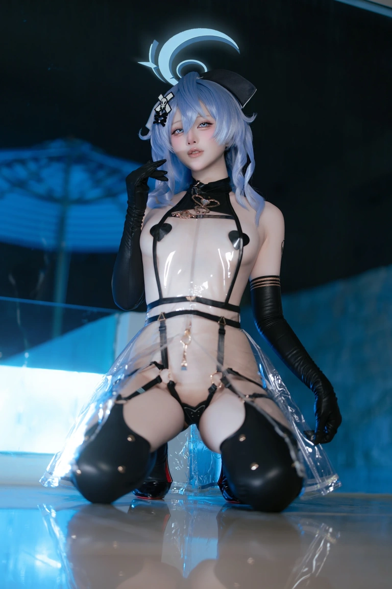 屿鱼《亚子 同人透明护士》主题写真：31张全套美图