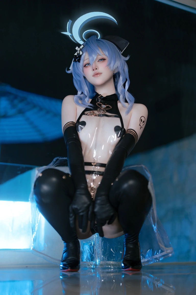 屿鱼《亚子 同人透明护士》主题写真：31张全套美图