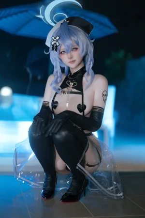 屿鱼《亚子 同人透明护士》主题写真：31张全套美图