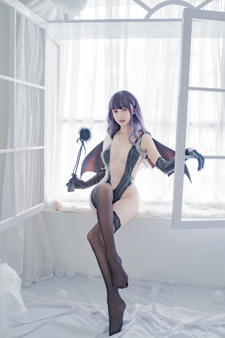 过期米线线喵《胶衣恶魔》主题写真：31张全套美图