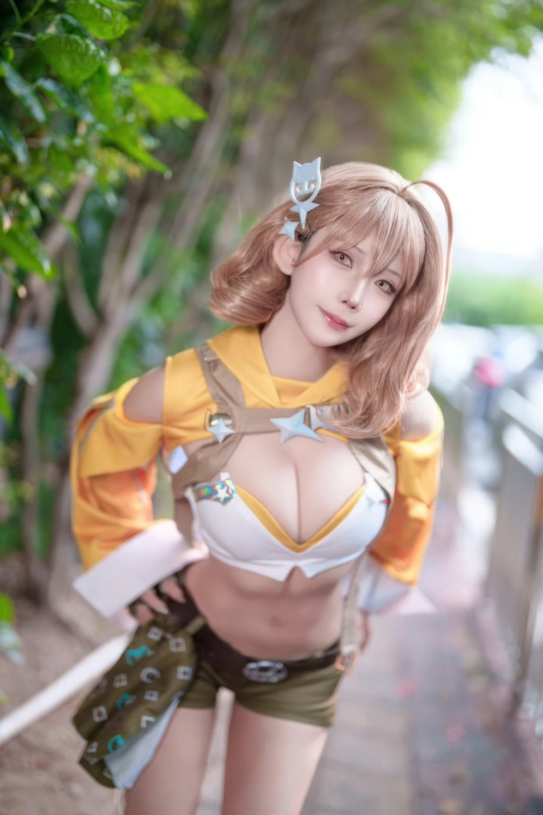 抱走莫子《萤火虫动漫嘉年华 阿妮斯超级巨星》主题写真：23张全套美图