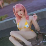 阿包也是兔娘《生或死联动碧蓝航线 穗香泳装》主题写真：29张全套美图