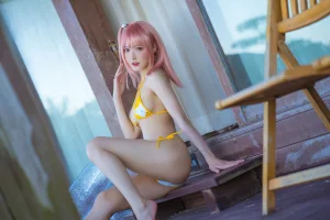 阿包也是兔娘《生或死联动碧蓝航线 穗香泳装》主题写真：29张全套美图