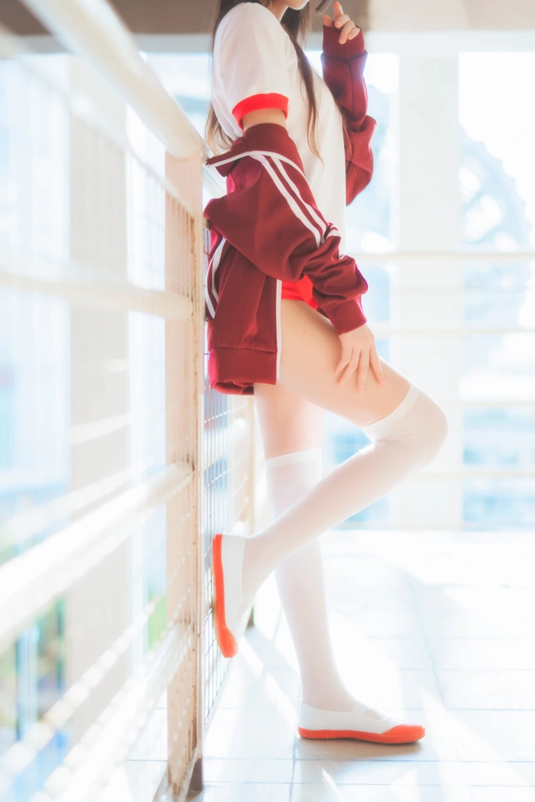 桜桃喵《桜桃未熟2 红色体操服》主题写真：44张全套美图