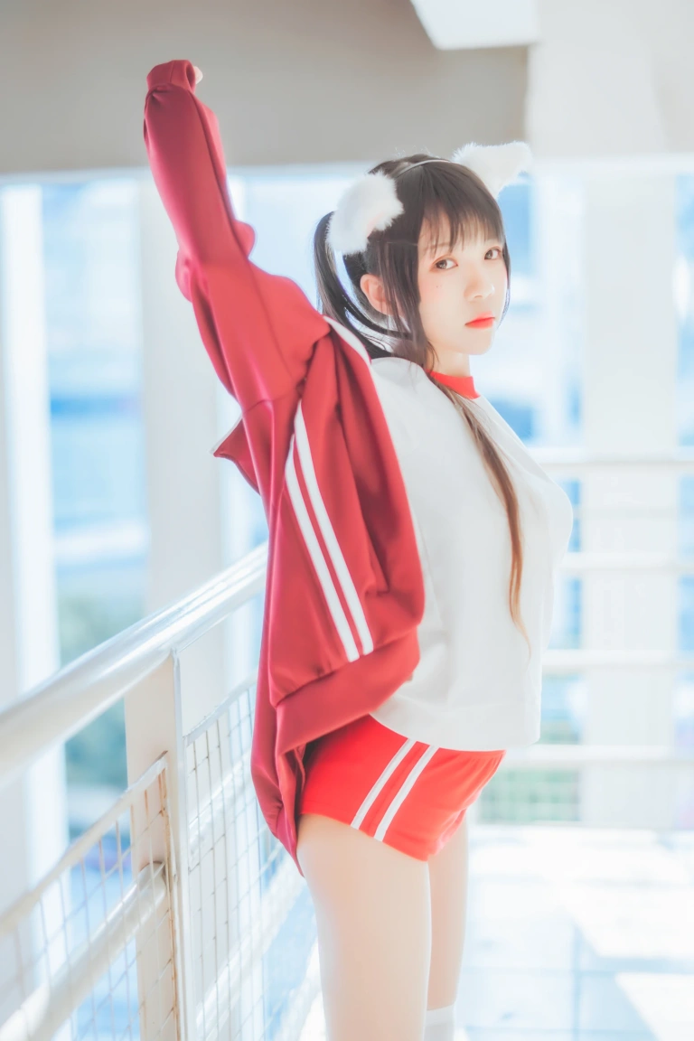 桜桃喵《桜桃未熟2 红色体操服》主题写真：44张全套美图