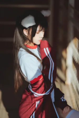 桜桃喵《桜桃未熟2 红色体操服》主题写真：44张全套美图