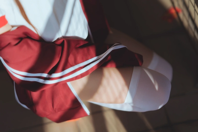 桜桃喵《桜桃未熟2 红色体操服》主题写真：44张全套美图