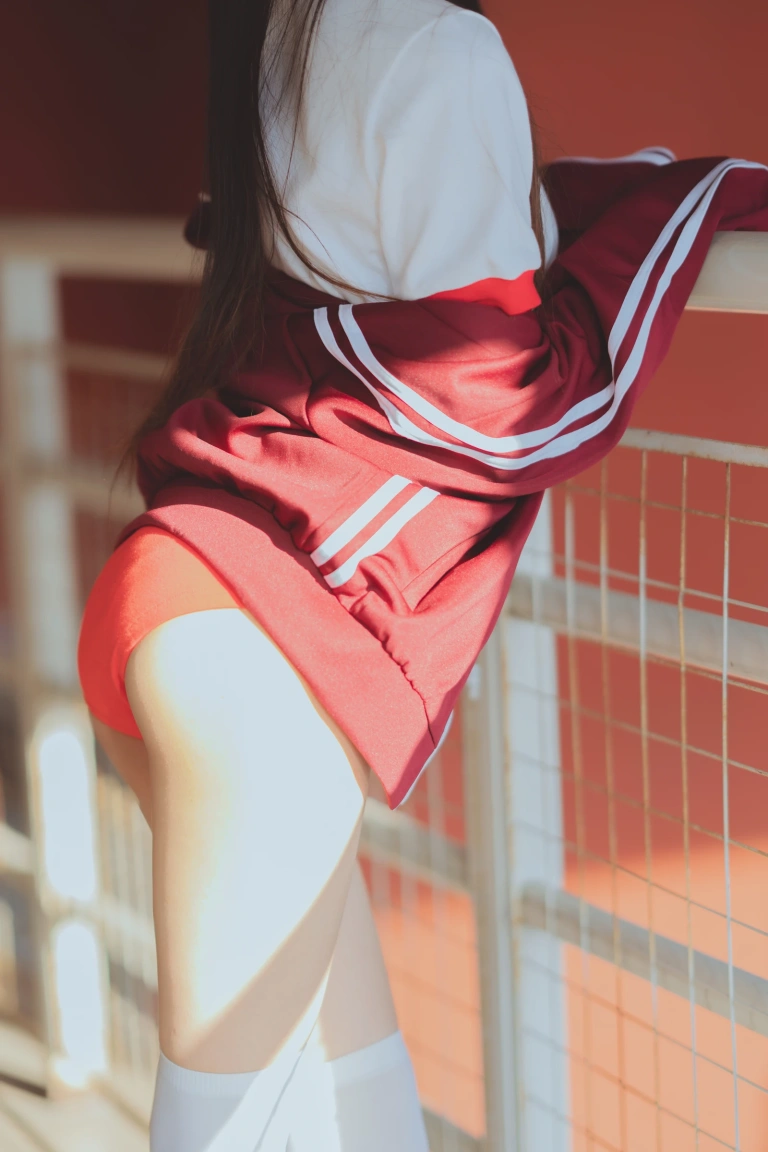 桜桃喵《桜桃未熟2 红色体操服》主题写真：44张全套美图