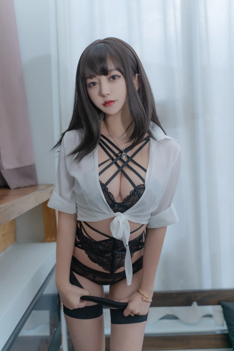 过期米线线喵《职场新人》主题写真：58张全套美图
