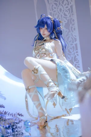 屿鱼《鸣潮 尤诺》主题写真：62张全套美图