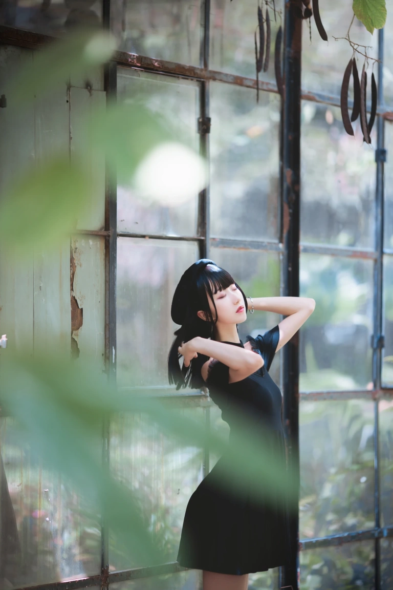木棉棉《黑色魅惑》主题写真：23张全套美图