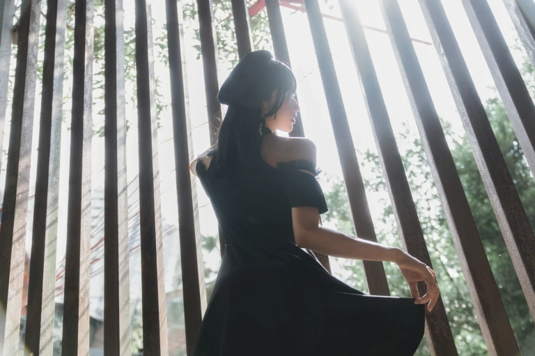 木棉棉《黑色魅惑》主题写真：23张全套美图