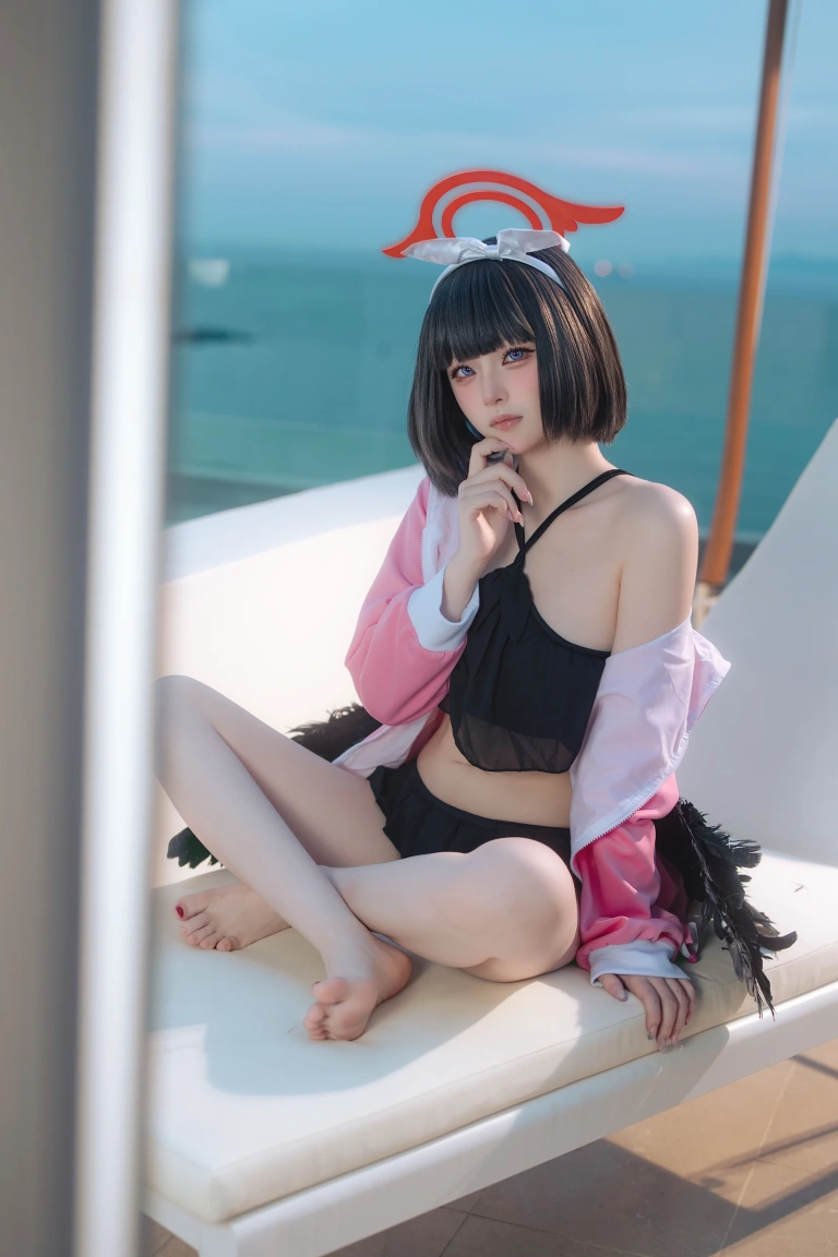 屿鱼《蔚蓝档案 静山真白泳装》主题写真：30张全套美图