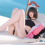 屿鱼《蔚蓝档案 静山真白泳装》主题写真：30张全套美图
