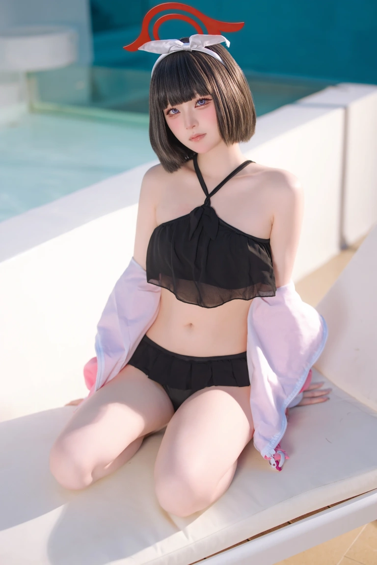 屿鱼《蔚蓝档案 静山真白泳装》主题写真：30张全套美图