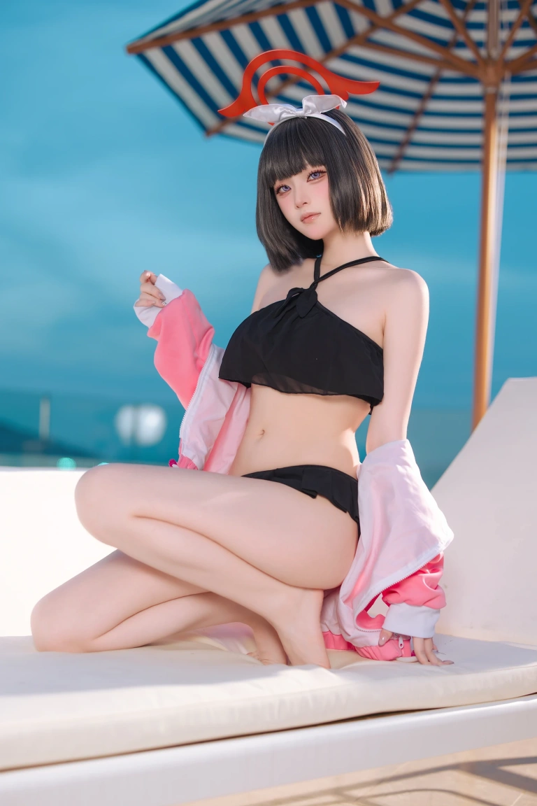 屿鱼《蔚蓝档案 静山真白泳装》主题写真：30张全套美图