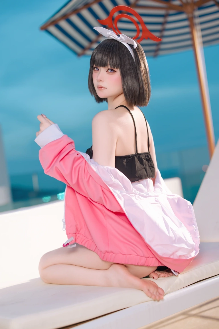 屿鱼《蔚蓝档案 静山真白泳装》主题写真：30张全套美图