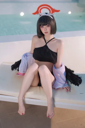屿鱼《蔚蓝档案 静山真白泳装》主题写真：30张全套美图