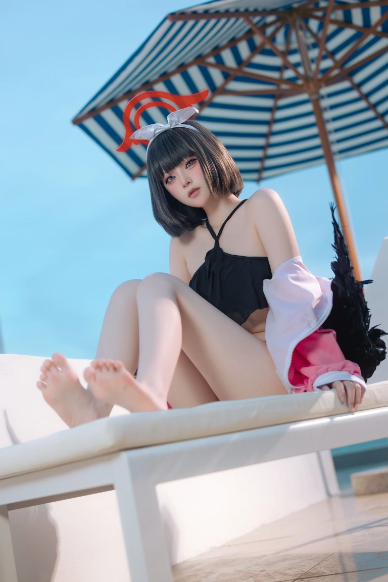 屿鱼《蔚蓝档案 静山真白泳装》主题写真：30张全套美图