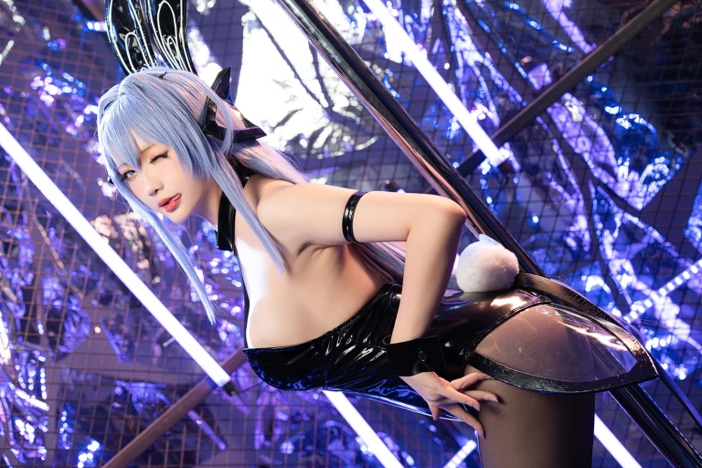 星之迟迟《《纯白と漆黑》 花园》主题写真：31张全套美图