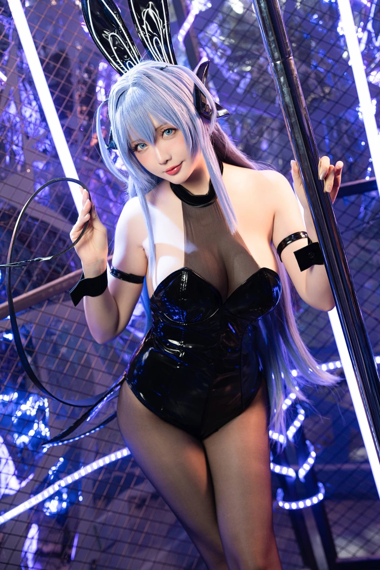 星之迟迟《《纯白と漆黑》 花园》主题写真：31张全套美图