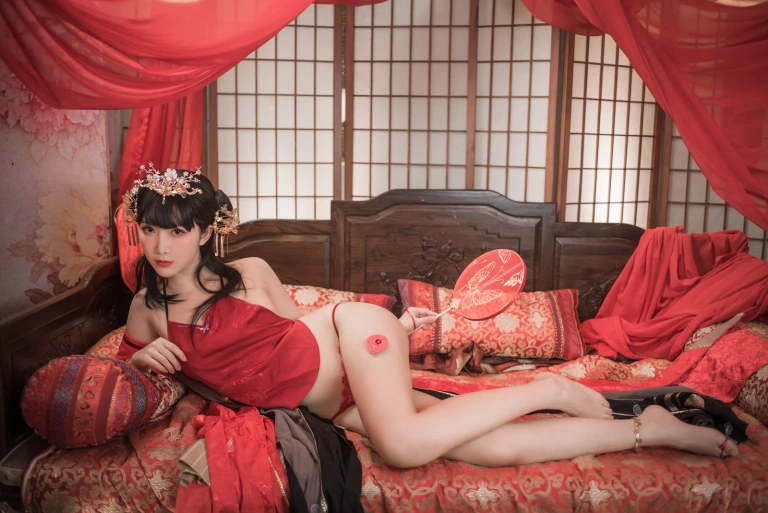 面饼仙儿《逸仙》主题写真：40张全套美图