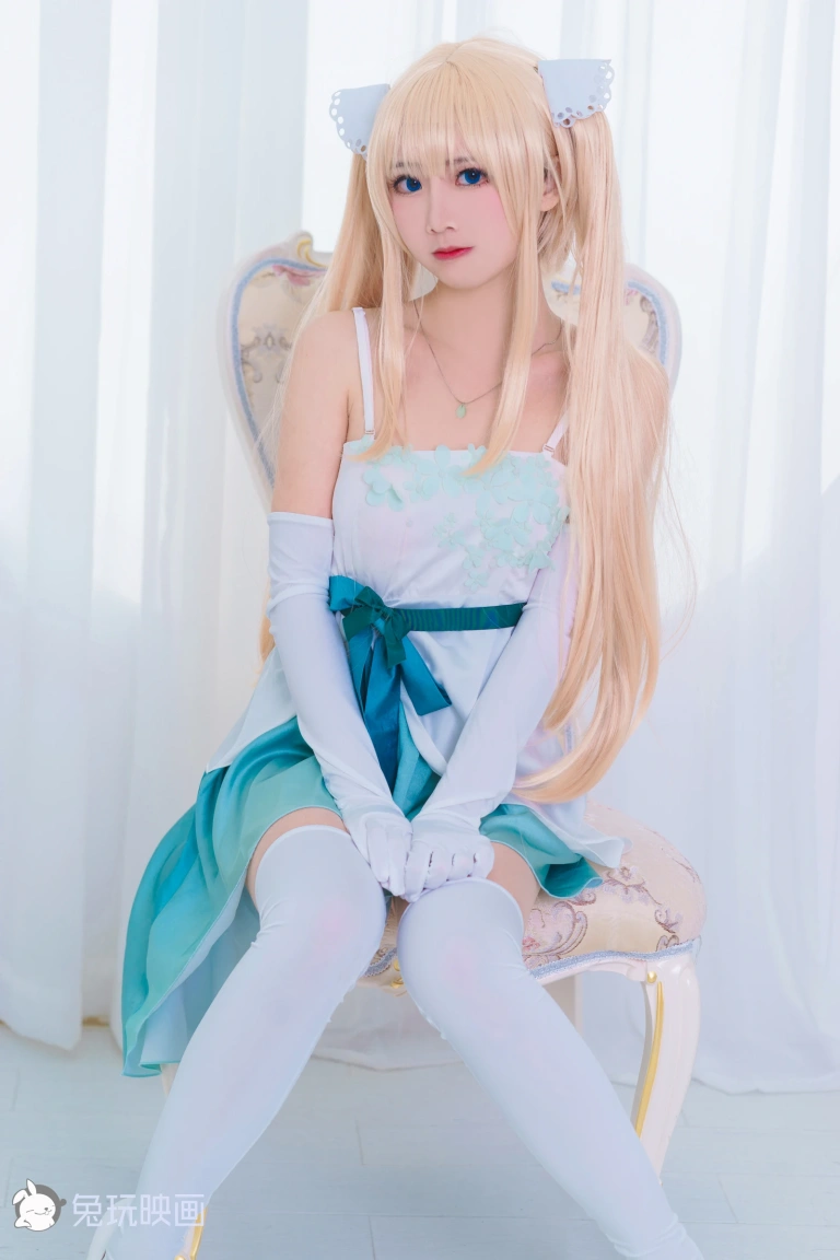 面饼仙儿《英莉莉》主题写真：12张全套美图