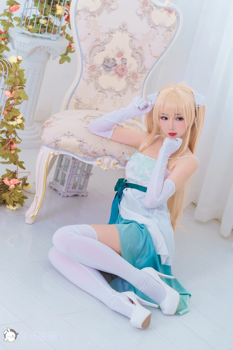 面饼仙儿《英莉莉》主题写真：12张全套美图